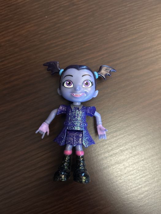 Boneco Vampirina