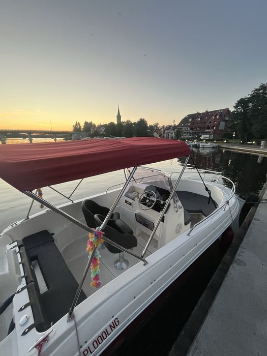 Czarter wynajem łodzi motorowej