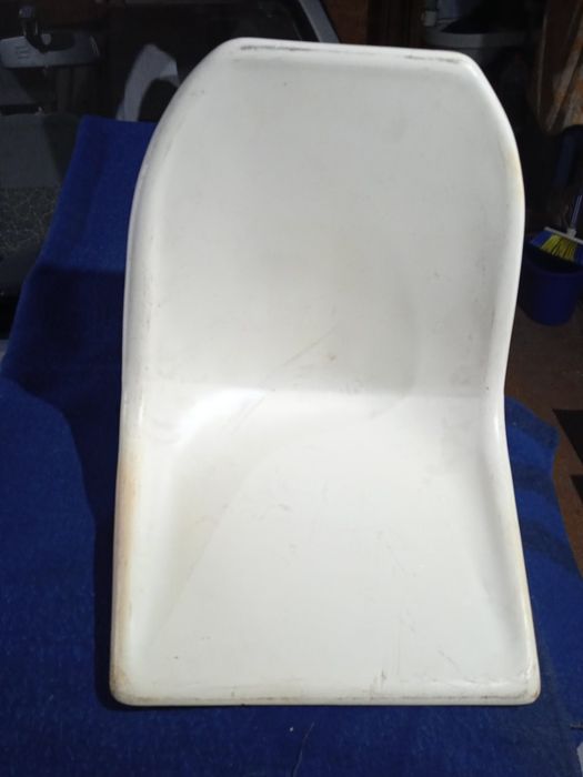 Продам пластиковые сиденья