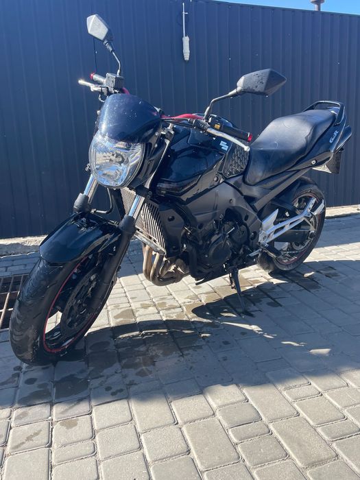 Suzuki gsr 600 2011 год