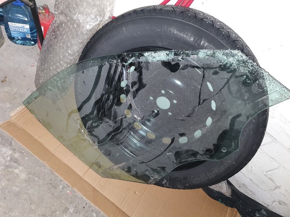 Стекло правой передней двери вольво хс90