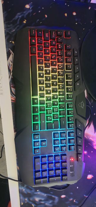 Teclado Gamer Trust GXT 881 Odyss RGB
