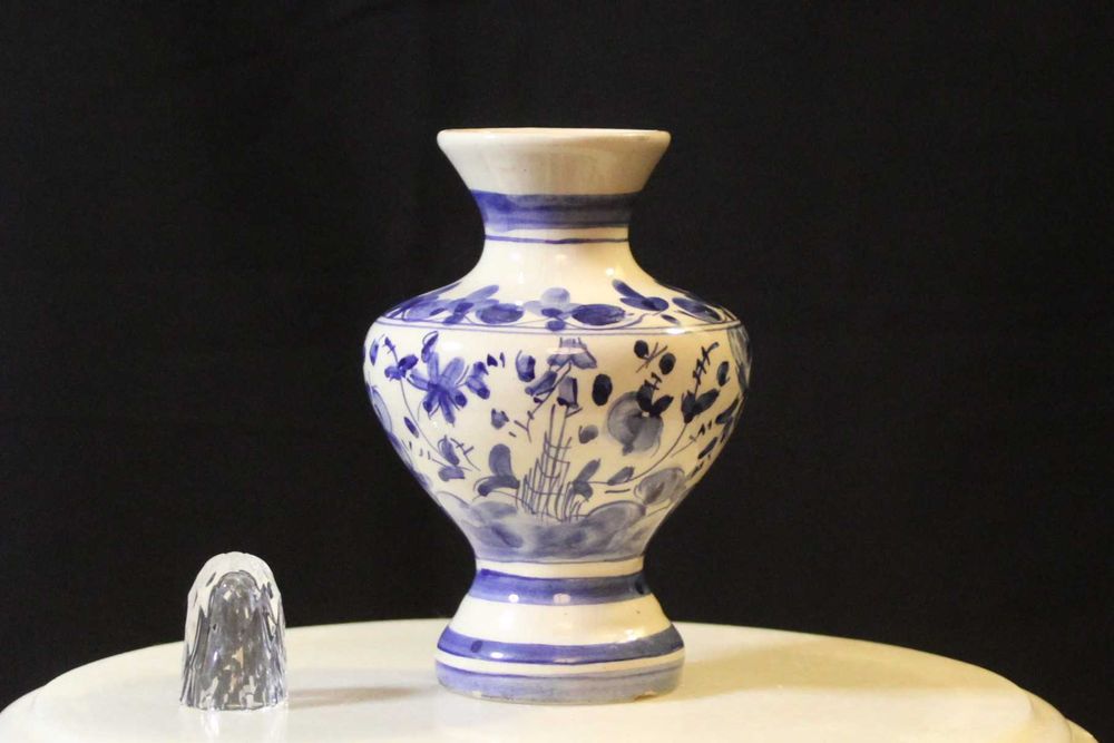 Vaso cerâmica português feito à mão, anos 80, pequeno, azul e branco,