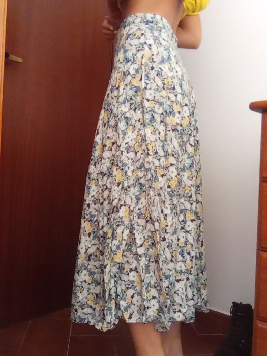 Saia com padrão floral