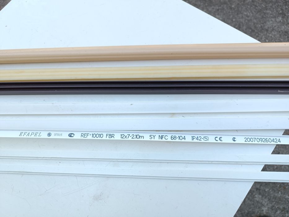 Varetas e perfis em plástico ABS