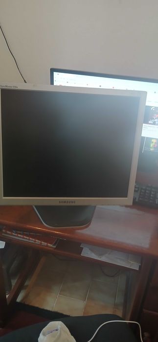 3 Monitores PC + 1 TV