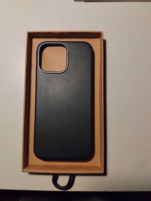 Capa em couro NOMAD Horween para iPhone 16 Pro Max – Nova