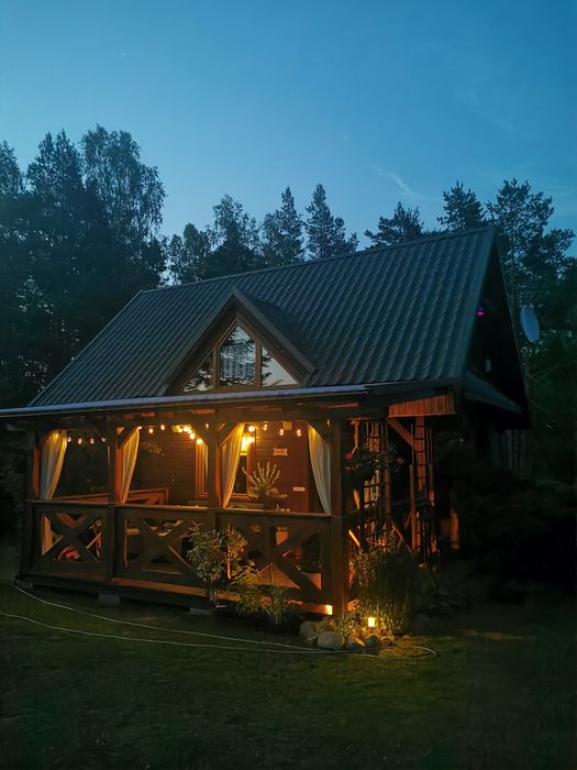 Domki w sam las. Domek Bory Tucholskie nad jeziorem