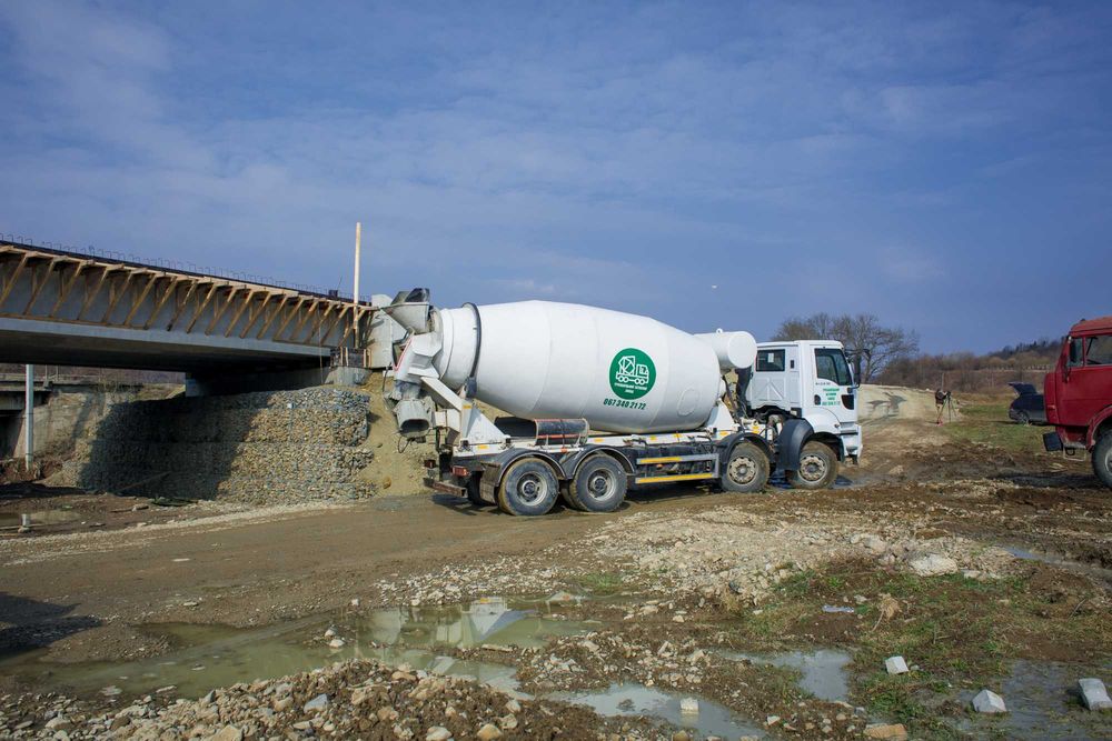 Оренда Автобетононасос з Свіжим Бетоном. Бетононасос.
