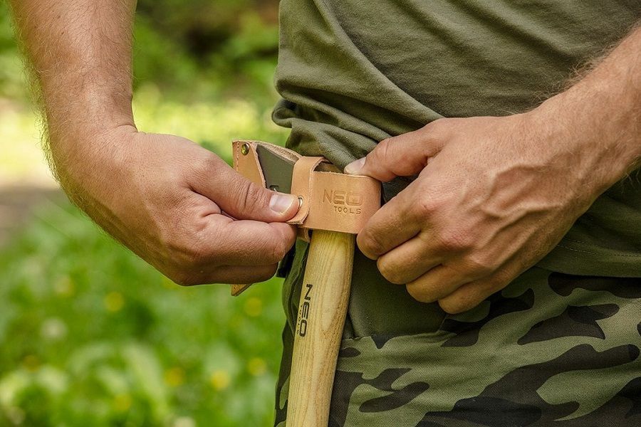 Toporek Bushcraftowy W Futerale 400G Neo