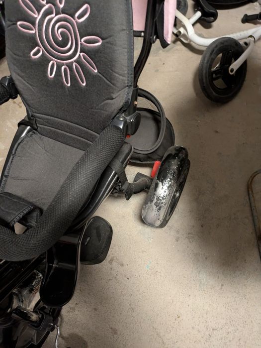 Triciclo rosa muito giro