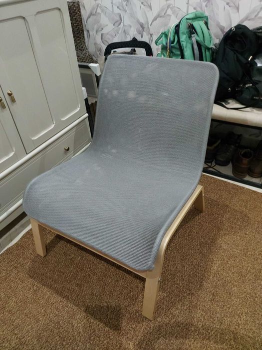 Duas cadeiras sala de armação de madeira