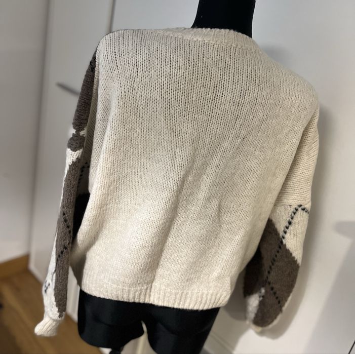 Sweter w romby mięsisty
