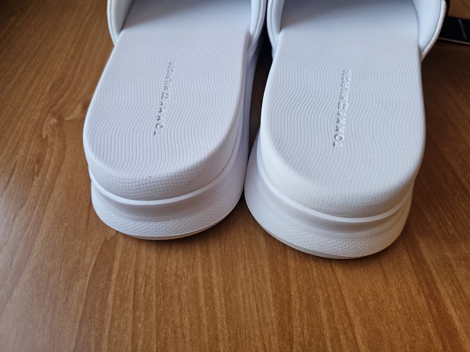 Nowe klapki Tommy Hilfiger rozmiar 46 białe