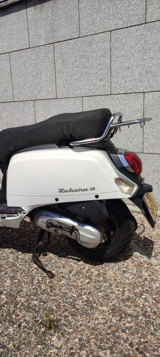 Vendo ou troco Scooter de 2016 de 70cc 2T aceito troca carro ou mota mesmo avariad ou c danos
