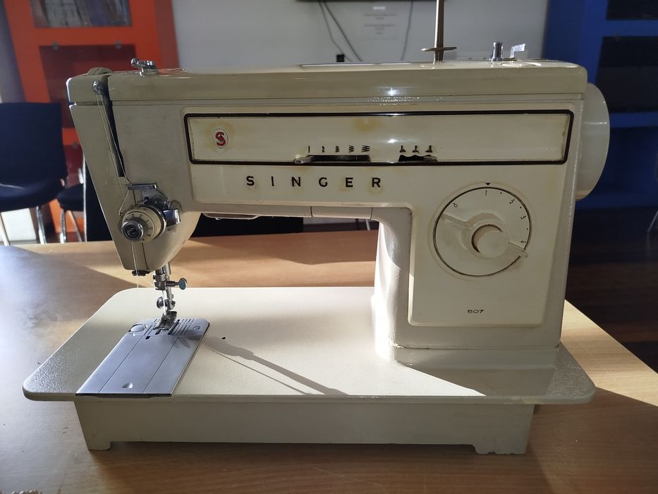 Máquina de costura Singer