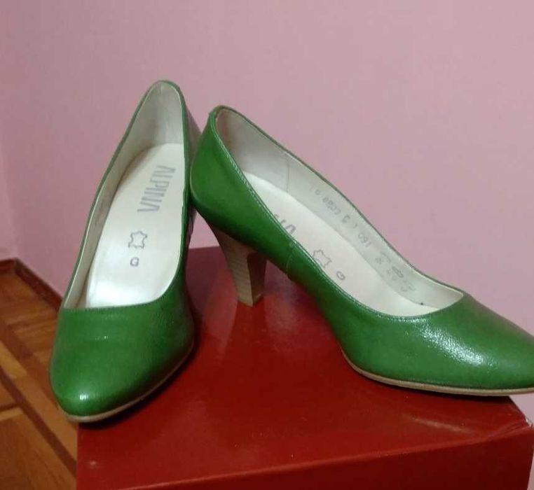 Туфлі - зелений човник
"Alpina"