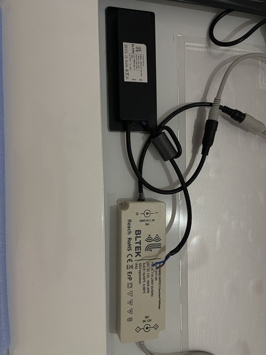 Espelho casa de banho BANHOAZIS,  iluminação Touch  como novo 70x80 cm