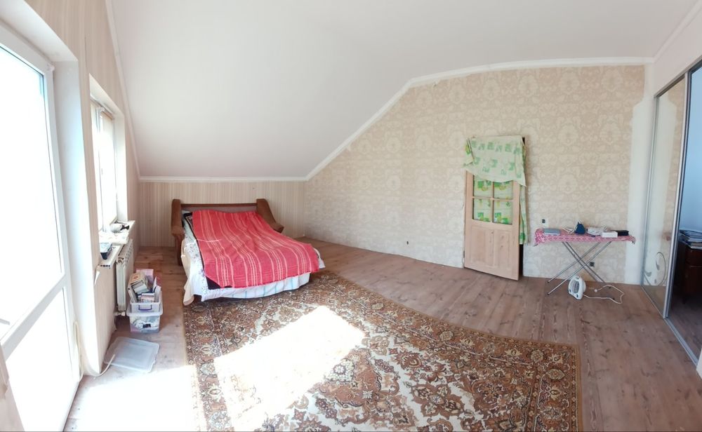 Будинок з незавершеним ремонтом 178м.кв. з гаражем