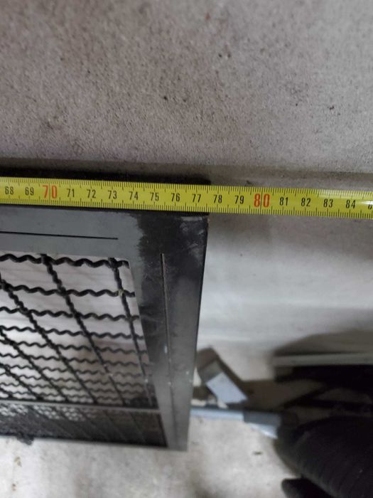 Porta em grade de ferro