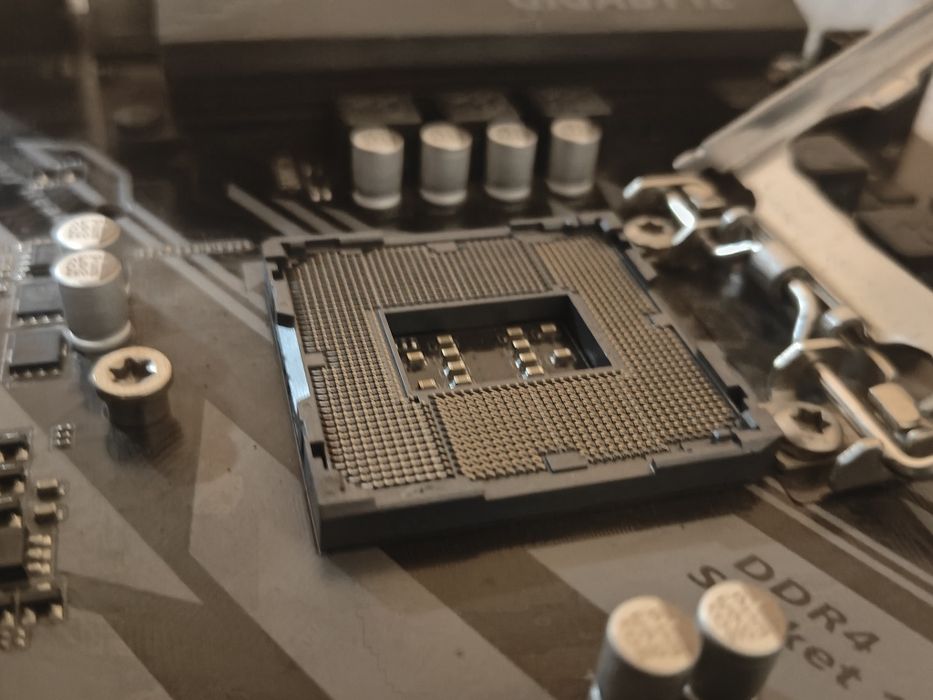 Топовая Материнская плата Gigabyte B 365 магазин CompiC: 2 200 грн ...