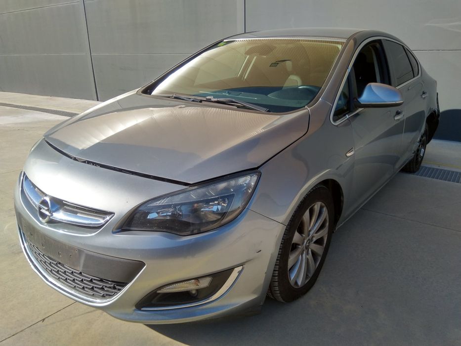 OPEL ASTRA J - 2013 - Para Peças