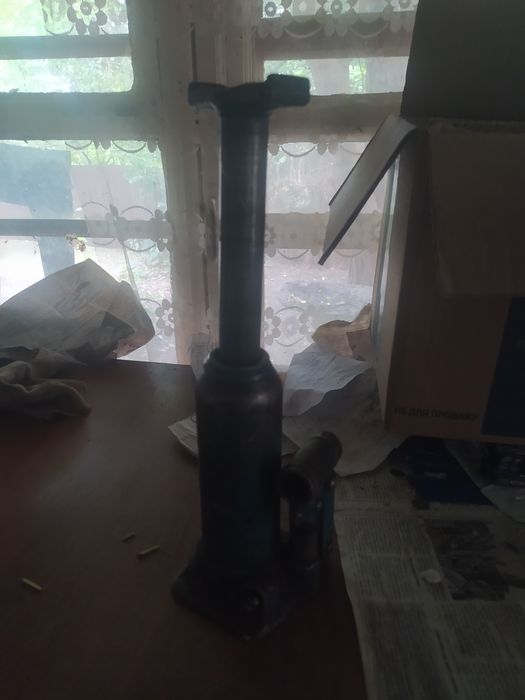 Продам домкрат 500грн