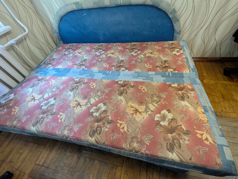 Продам диван книжка б/у в хорошем состоянии недорого
