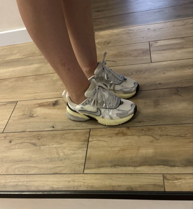 Нові жіночі кросівки Nike V2K Runtekk