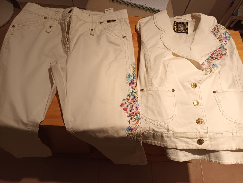 Conjunto calça e blusão branco