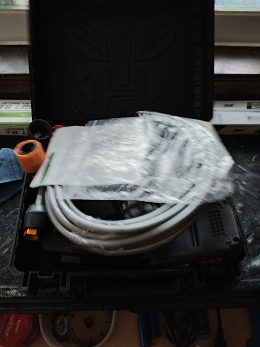 Pistola de lavar a bateria.