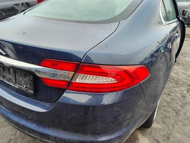 JAGUAR XF 2012r LIFT LAMPA PRAWY TYŁ TYLNA W KLAPĘ EU
