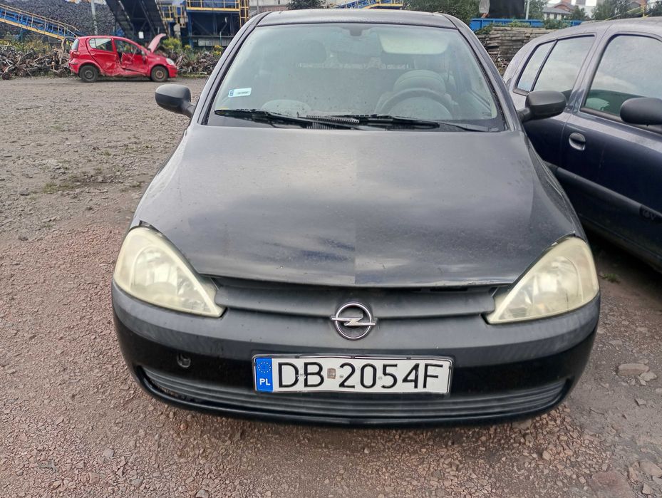 Opel Corsa C 1,0  maska czarna, części transport FV dostawa