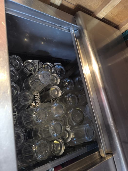 Frio horizontal de bebidas
