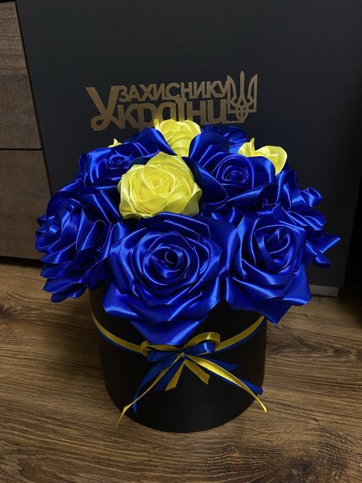 Букет для захисника з стрічки вінок квіти рози троянди