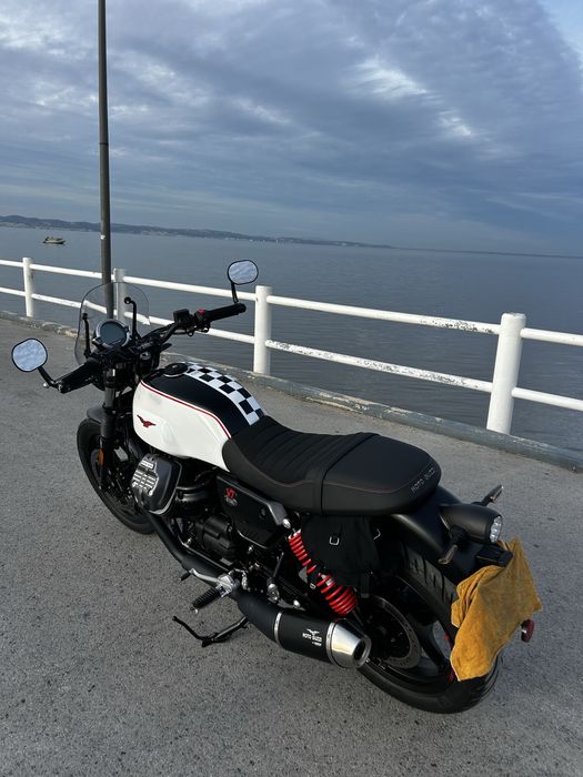 Moto Guzzy V7 Stone Ten 850 Nova