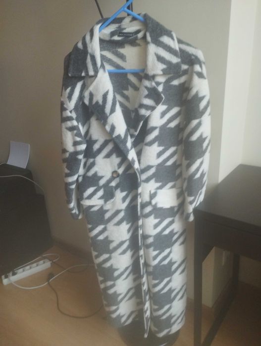 Casaco branco e cinza