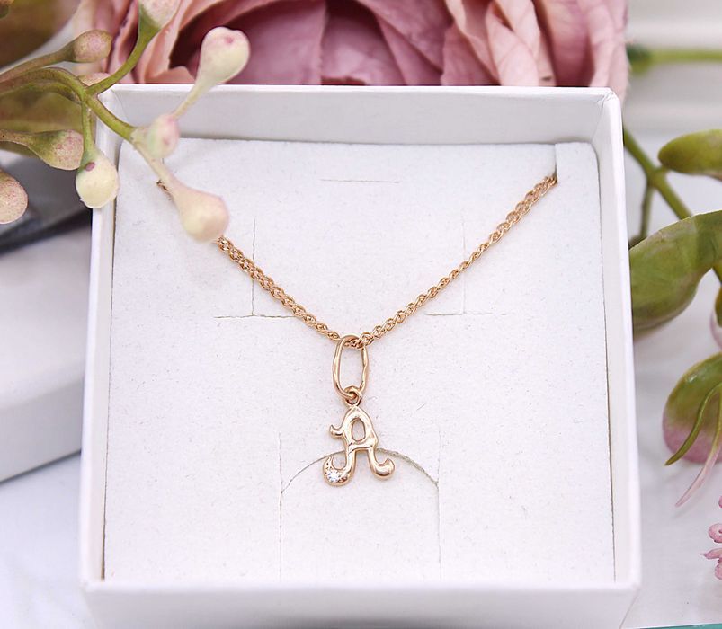 Złota zawieszka p.585/0,41g - literka "A" z cyrkonią