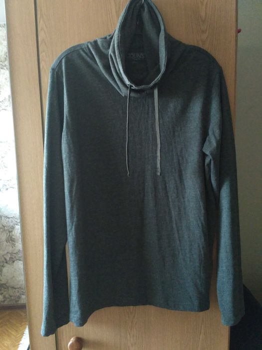 Гольф с широким воротником на завязке Colins