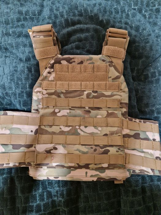 Kamizelka w kamuflażu multicam