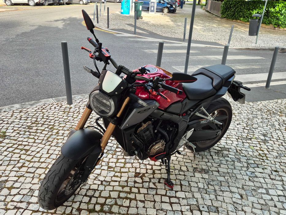 Honda CB 650 R de 2023 em estado imaculado!