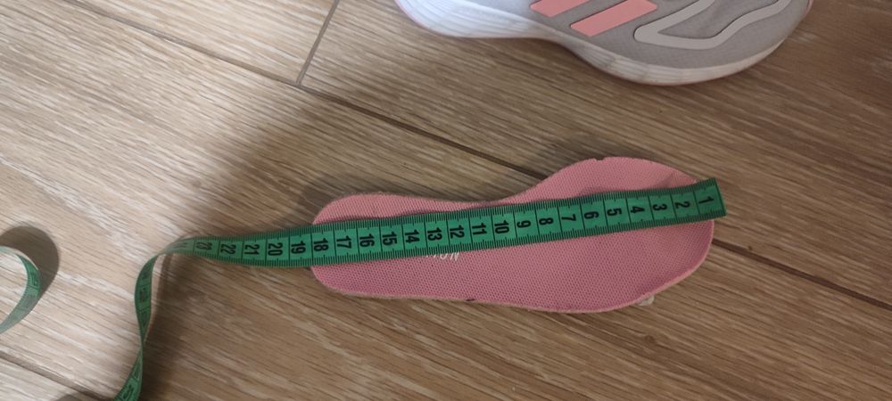 Кросівки adidas  .
