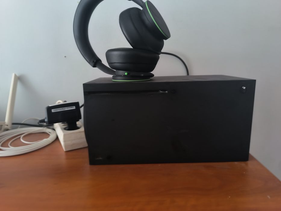 Konsola Xbox series x plus jeden pad