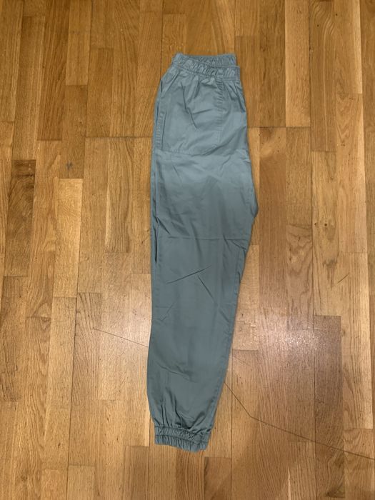 Медичний костюм InWhite, розмір 44, у гарному стані, колір оливковий