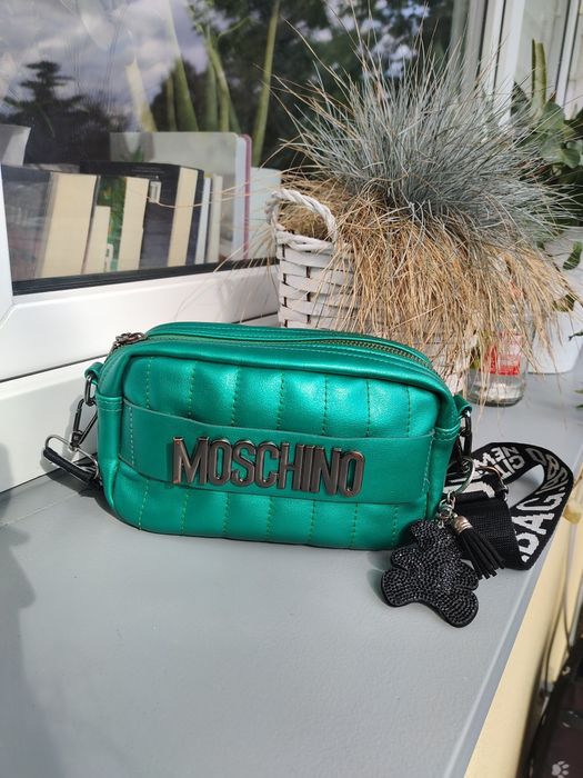 Torebka jak moschino kamelon listonoszka zielona brelok miś