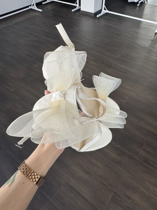 Святкові босоніжки з бантом