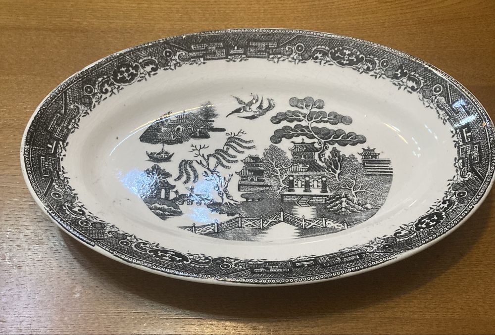 Travessa oval de Sacavém Chorão preto