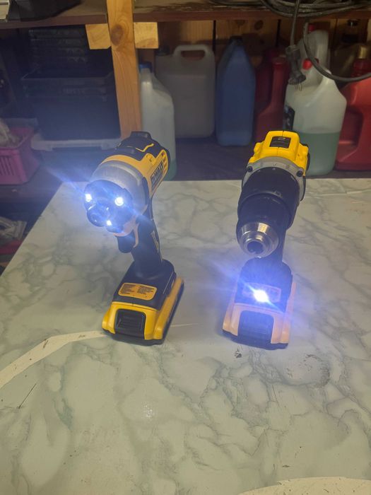 Dewalt Zestaw Narzędzi wkrętarka, zakrętarka i 2x bateria 2AH