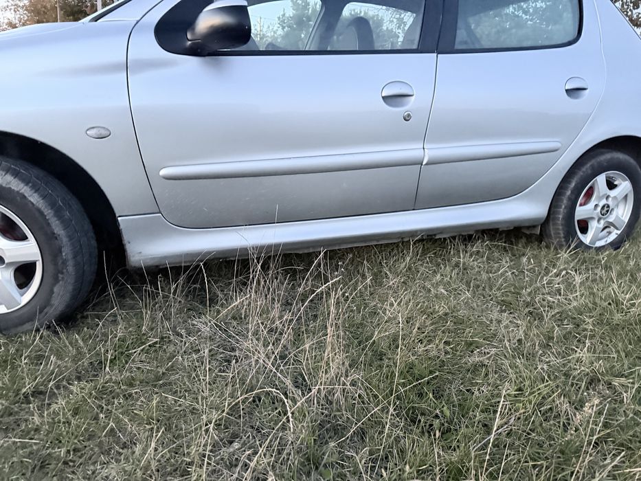 Peugeot 206 1.1 2500$