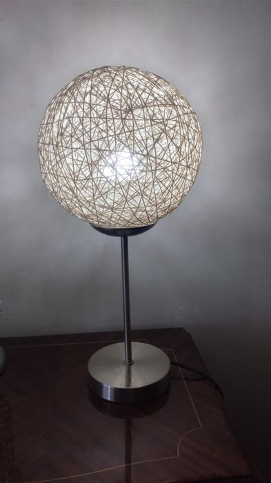 Selling a bedside table lamp429814117544775681